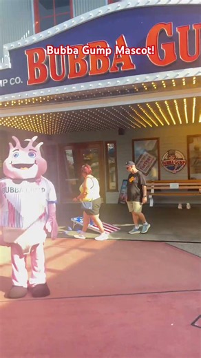 Bubba Gump’s at Universal CityWalk - Did you know Bubba Gunps have a Mascot? #bubbagump #citywalk