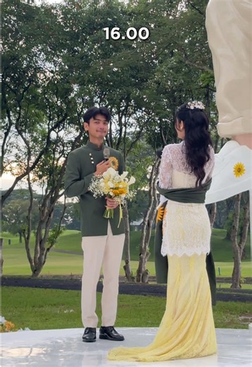 Patung Bunga Matahari di Depan Annsekar