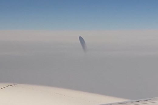 Bizarre midair UFO sighting freaks out plane passengers