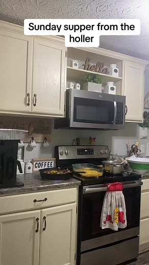 Eastern Kentucky Sunday Supper: Chicken, Mac & Cheese, & More!