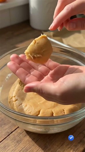 No-Bake White Chocolate Pumpkin Truffles #chocolate #pumpkin #homemadefood #dessert #easyrecipe
