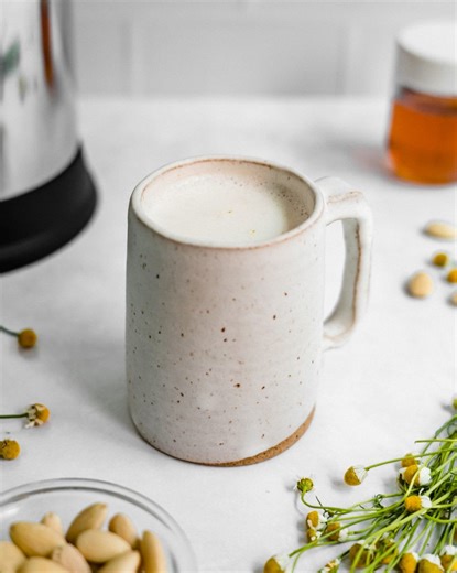 Honey Nut Chamomile Latte 🐝🍯☕ Warm your soul in moments using your Almond Cow to create a beautiful harmony of flavors. Honey, almond, and chamomile all work together so well. #HoneyNut #Chamomile #Latte #CozyDrinks #Floral