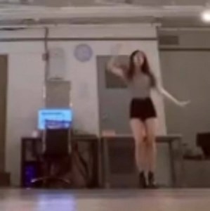 201109 Former MOMOLAND member Yeon Woo dancing to Blackpink's Lovesick Girls 🦊#연우 #Yeonwoo #ヨヌ 🎪#MLDEntertainment | Barangay Momoland