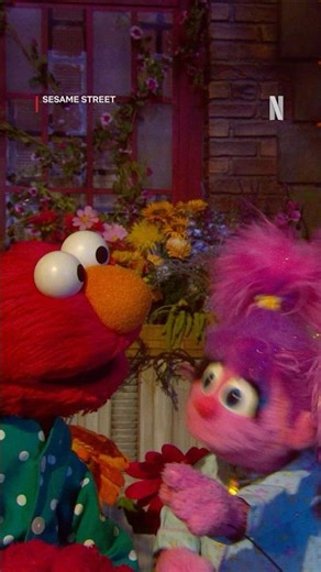 Elmo doesn’t speak dragon! 🐉 Sesame Street is now playing on Netflix!