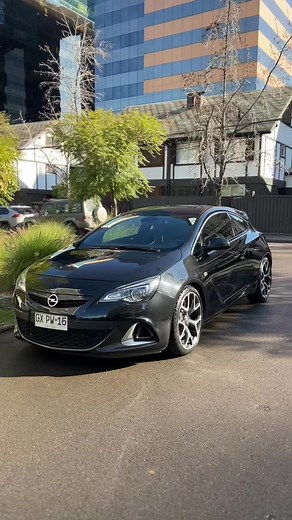 Opel Astra OPC 2.0 Turbo Overview