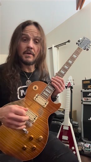 Mini lesson in Am pentatonic (with a twist)! Here’s a cool lick that’s got a little flat five thing happening for a little darker flavor. | Dave Rude