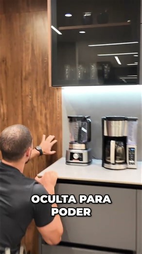 Cocina Moderna Revela Secreto: ¡Iluminación y Puerta Escondida! #shorts