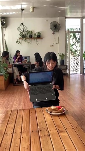 Create Stunning Commercials with Your Laptop Camera