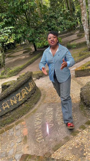 En me promenant dans le jardin, j’ai aperçu cette inscription sur une chaise ou un caillou : MBANZA VELELA”. J’aimerais savoir ce que cela signifie. Je vous ai posé la question pour comprendre merci Mukongo ❤️ | Wallytride Ngengi