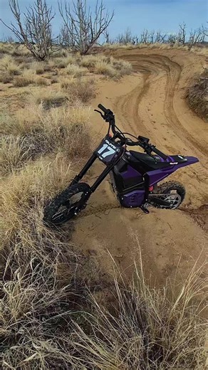 I need to clean it, I think I'm going to get the yozma pro should I? 🤷‍♀️@Tuttiopax🪐 @Yozmasport #yozma #emoto #ridewithyozma #cleanestyozma #fypシ