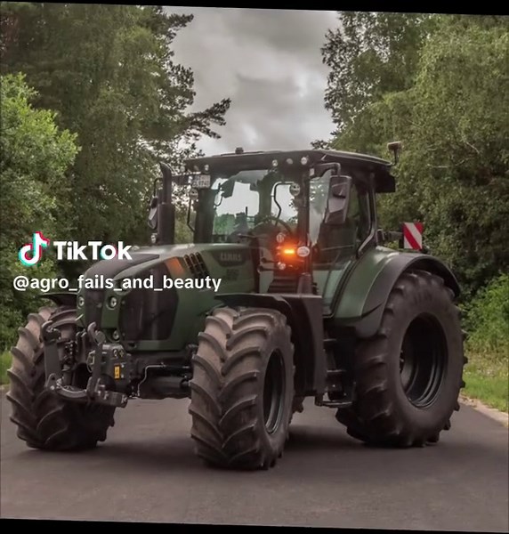 🟣 Claas ready to work 🚜 #agro_fails_and_beauty #jhondeere #tractorlife #tractor #farmer #farmlife #tractors #agro #rolnictwo #agrolife #agriculture #casetractor #valtra #class #maseyfergusson #põllumajandus #žemdirbystė #lauksaimniecība #fendt #Landwirtschaft #landwirt #agco #claaspower #harvestphotography #labub #fypdong #legend