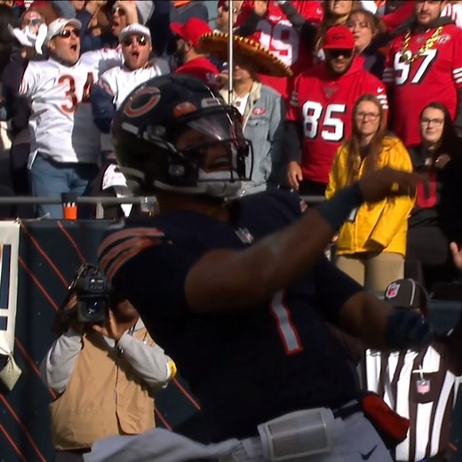 Justin Fields with some magic on this touchdown run! 🪄 📺: #SFvsCHI on FOX 📱: NFL app | NFL