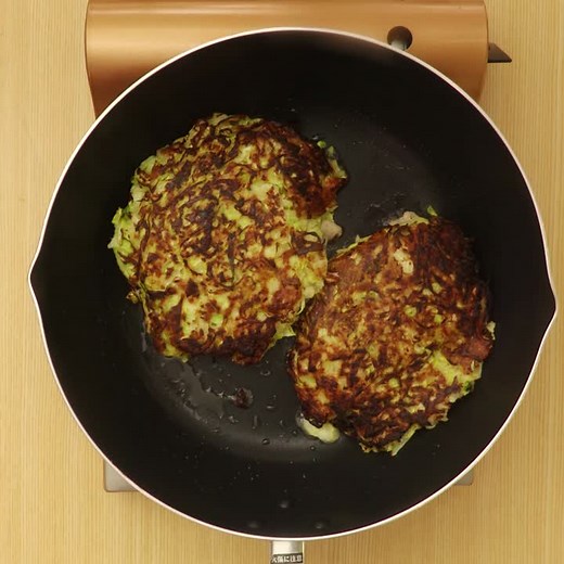 キャベツたっぷり！ ふわふわ長芋焼きのレシピ動画・作り方 | デリッシュキッチン
