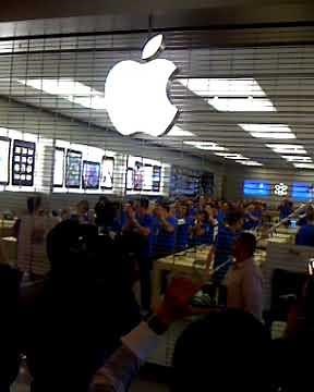 Apple Store opening in Southgate Mall, Edmonton