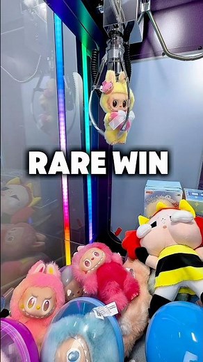 Queen Labubu GOLD 👑 CLAW MACHINE WIN!
