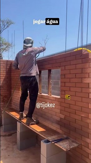 🪟🧱 But… how does the structure work above the window? #ecobrick #house #architecture