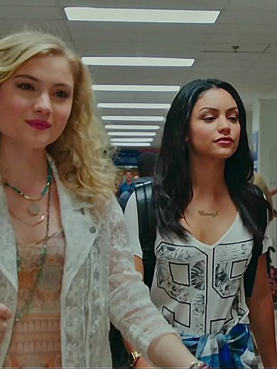 Movie: The Duff (2015) #theduff #fyp #maewhitman #robbieamell #bellathorne #biancasantos #skylersamuels #flickchics