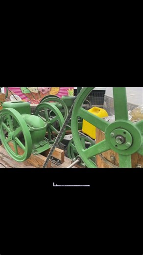 Engine-Driven Ice Cream Machine + ASMR Belts, pulleys, flywheel. Uninterrupted mechanical sound.