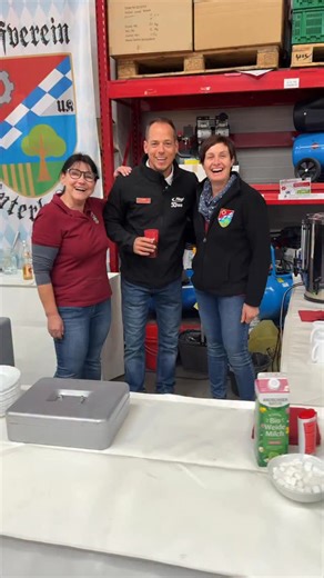 Fliegl Agro-Center GmbH on Instagram: "🚜🎄 Technik erleben & Gemeinschaft genießen Moderne Fliegl Landtechnik live vor Ort – dazu ein großes Dankeschön an unseren Dorfverein für die selbst gemachten Kuchen und die tolle Unterstützung. #Fliegl #Landtechnik #Gemeinschaft #Dorfverein #Weihnachtsmarkt"