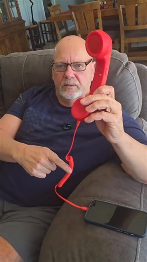 📞 Revolutionize your calls with this Retro Bluetooth Handset! ✨ Enjoy crystal-clear audio with vintage style - connects to ANY smartphone via USB or Bluetooth! 🎶 Ergonomic design reduces radiation exposure features call controls & 100cm cord. 🎁 Limited stock - grab this conversation piece now! #RetroTech #BluetoothHandset #VintageStyle | Thecoursof.com