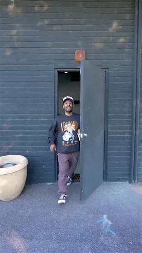 The gift they’ll actually use 🎁👟 The Essential Kit is the no-brainer holiday win—everything you need to keep sneakers clean, fresh, and in rotation all year long. Perfect for sneakerheads, everyday wearers, and anyone who hates seeing dirty shoes under the tree. Clean sneakers > another pair of socks. Wrap it. Gift it. Thank us later. | Reshoevn8r