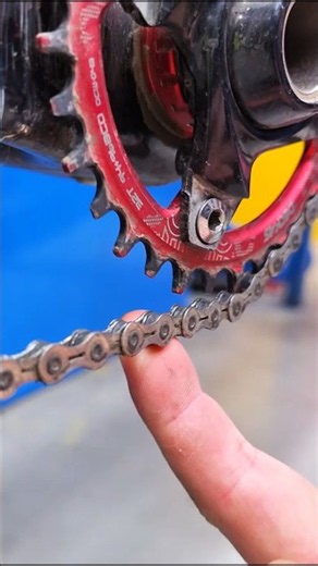 How to quickly remove the chain from your bicycle crankset.