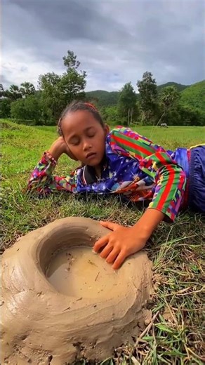 Saloni’s Clever Frog Trap” 🐸🪤 ~ Building Wooden Log Cabin in Forest | Survival House Step by Step 76