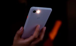 ¿Quieres que la linterna de tu celular se encienda cuando sacudas el teléfono?