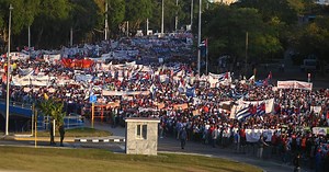 They marched amid hunger and blackouts: This was May Day in Cuba