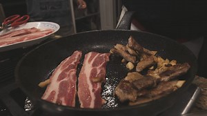How to eat pork belly, the Korean way!
