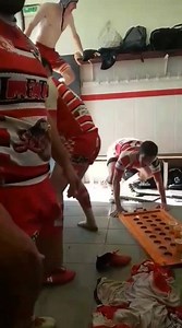 30K views · 279 reactions | Encore une vidéo de réservistes particulièrement joyeux après une belle victoire... #DiablesRouges #Lediableaucorps  #rugbyamateur (merci encore à toute notre communauté 100% #RugbyAmateur de partager tous ces bons moments) | Rugby Amateur | Facebook