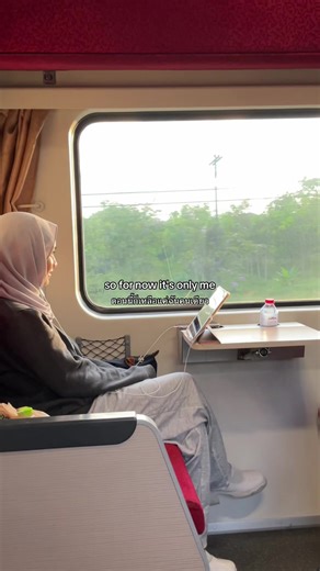 วิดีโอของ Rizatriptan (@hurting6) พร้อมเพลง we can't be friends (wait for your love) – string version - Ariana Grande