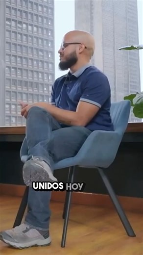 “‘Monitoreando la situación’: el eufemismo de siempre.” 🥶📺 Si el viejo paradigma occidental de ‘democracia y reglas’ ya no existe, ¿qué queda? La UE frente a Venezuela: “estamos monitoreando”. Mañana, ante cualquier desembarco en otro punto del mapa: “seguimos monitoreando”. La realidad: una Europa dependiente y un EE. UU. que anula espacios de concertación y proyecta poder sin pudor. 🎥 Mira la entrevista completa en mi canal de YouTube (link en bio y en historias). 💬 Comenta con una palabra