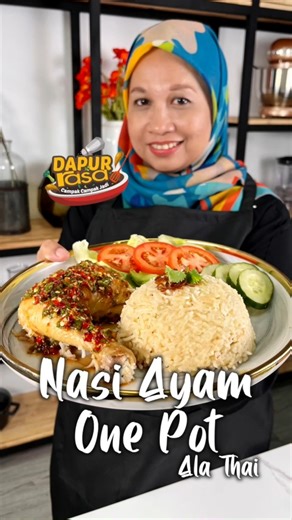 Nak masak menu yang senang dan enak? Haa cuba masak Nasi Ayam One Pot Ala Thai ni. Nasi dan ayam dimasak sekali saja dalam satu periuk. Memang super sedap! NASI AYAM ONE POT ALA THAI BAHAN-BAHAN: 2 ½ cawan beras 3 ketul ayam (paha) Daun ketumbar (untuk nasi & sos) 2 biji cili merah 10 biji cili padi 4 biji limau kasturi 1 biji bawang merah 2 inci halia 100gm mentega Akar daun ketumbar 1 helai daun pandan 10 ulas bawang putih 2 sudu makan minyak bijan 2 sudu makan sos cili thai 2 sudu makan sos i