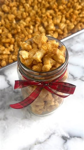 ⭐️ Caramel Puffcorn Recipe ⭐️ Light, sweet, and crunchy, this caramel puff corn recipe is so simple to make and so a delicious treat. Made with just 5 ingredients! Great for the holidays or even a gift. GET THE RECIPE: - Comment “RECIPE” and the link to the recipe will be sent to your DM’s. - OR tap the link in my bio Follow me @foodlovinfamily to be sure you are getting my DM’s 💟 https://www.foodlovinfamily.com/caramel-puffcorn/ #caramelpuffcorn #caramelcorn #puffcorn #sweettreat #christmastre
