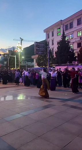 The charm of old clips and old songs that are still impressive. #雍吉 #雍吉老师 #tibetangirl #tibetandance #tibetansong #weloveyongji #fypシ゚viral #longervideos