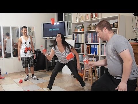 Minute to Win It: Cup Ballet (2 vs. 2)