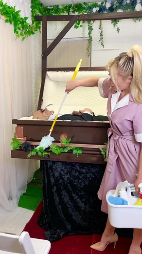 sugar baby transforms at funeral #omg #sugar #lol #girl #model #fyp #laugh #explore #facebook #facebookreels | The Kasey Show