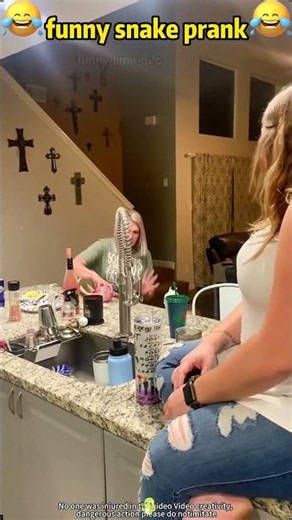 fake snake prank 😂 #prank #scared #funny #snake #fyp