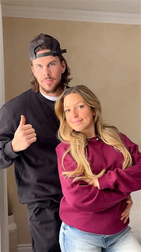 Gabi Des on Instagram: "Try-on vidéo des crewnecks de @esiva__ 🤘🏼✨ Utilise mon code GABI10 pour économiser sur ta commande. Mon copain s’est joint à moi, vous en pensez quoi? Et vous préférez le crewneck noir ou sangria? 🖤🍇 #tryon #crewneck #vetement #personnalise #essayage #quebec"