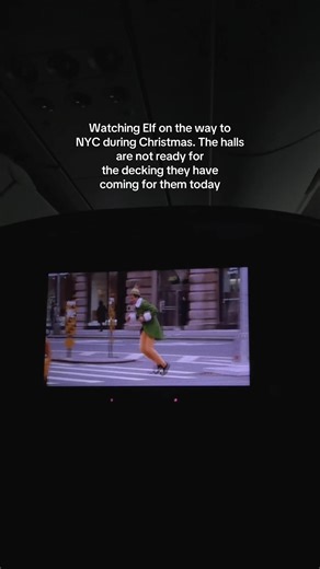 My favorite Christmas movie on the way to the Christmas trip in NYC that I’ve been dreaming about my whole life?? Yaaaaa this is it #christmasvibes #nostalgicchristmas #christmasinnyc #newyorkchristmas