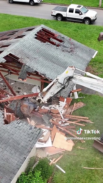 Doin the thing #dirtwork #cat #case #kubota #excavating #pennsylvania #newjersey #smallbusiness #drainage #demo #boulderwall #pool