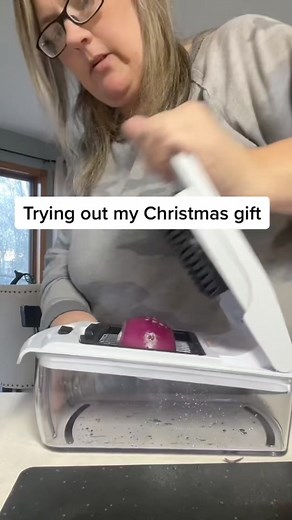 3.3M views · 10K reactions | Take it easy girl!!! . https://mediterraneandietmeal.com/julia-recipes/ . . . . . . #chopper #veggiechopper #mediterranean#mediterraneo#mediterraneanfood#healthy#healthyfood#healthylifestyle#healthyeating#healthyliving#healthyrecipes#healthylife#healthybreakfast#glutenfree#greekfood#healthyfood#delicious#healthyeating#diet#eatclean#recipe#recipes#salad#saladrecipe#salads#burrata#burratacheese | Mediterranean Plan With Julia | Facebook