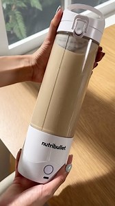 The nutribullet Portable Blender With Powerful Extractor Blade, 475ml Cup, To-Go Lid, USB-C Charging Cable & User Guide - Delivers 15 Blending Cycles - Healthy Shakes On The Move Take your favorite blends on the go with the Nutribullet Portable Blender. Designed for life on the move, this compact and lightweight powerhouse lets you whip up smoothies, protein shakes, and even frozen cocktails without the need for a cord or plug. Featuring a 4-point stainless steel extractor blade, it’s powerful e