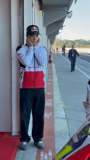 208K views · 10K reactions | Engine roaring, rider listening️女 #ValenciaTest | LCR Honda Team | Facebook