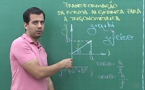 Professor de matemática fala sobre números complexos.