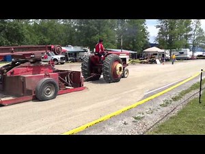 Farmall 460 tractor pulling