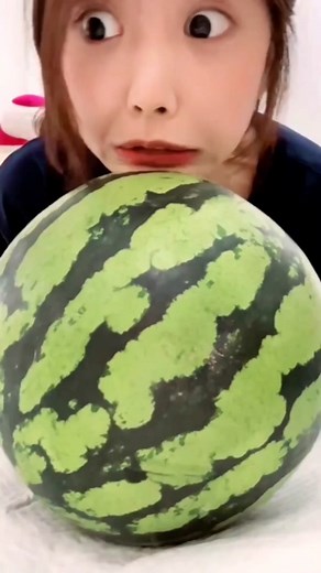 No wonder she lost her front tooth😂🤣#mukbang #fyp #food #eating #foryou #tiktokfood #eatingshowmukbang #tiktok