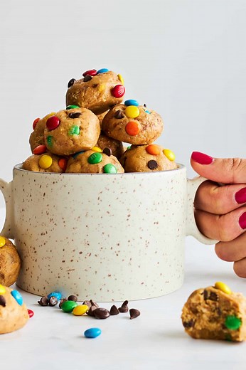 No-Bake Monster Cookie Energy Balls | Food Dolls
