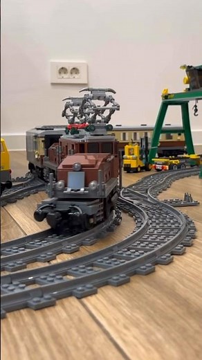 Lego city red cargo train 3677, Lego crocodile 10277 locomotive